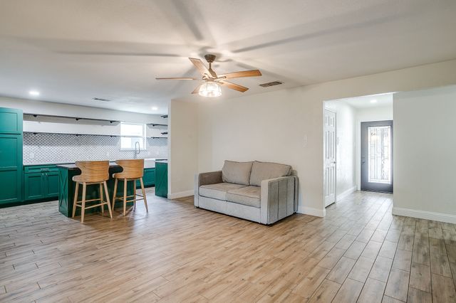 6709 Summit Ridge Drive, Watauga, TX 76148