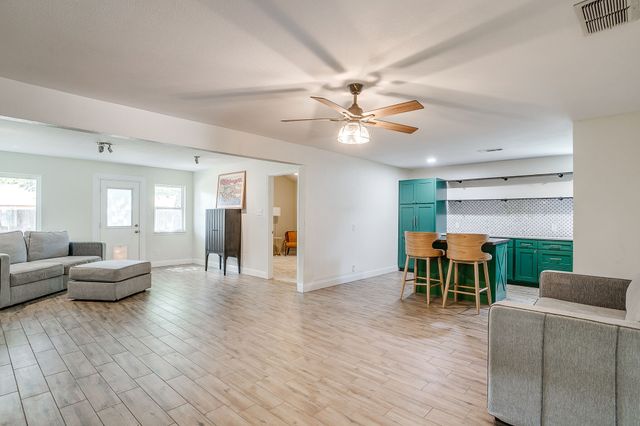 6709 Summit Ridge Drive, Watauga, TX 76148
