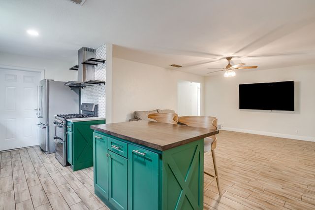 6709 Summit Ridge Drive, Watauga, TX 76148