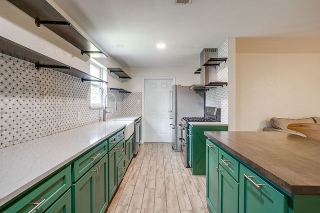6709 Summit Ridge Drive, Watauga, TX 76148
