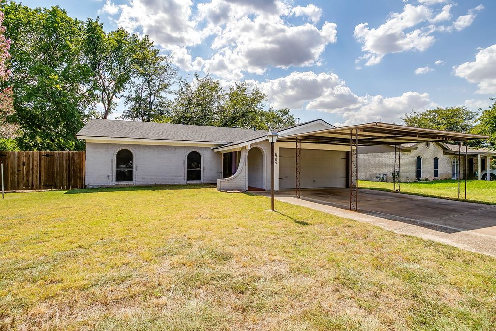 6709 Summit Ridge Drive, Watauga, TX 76148