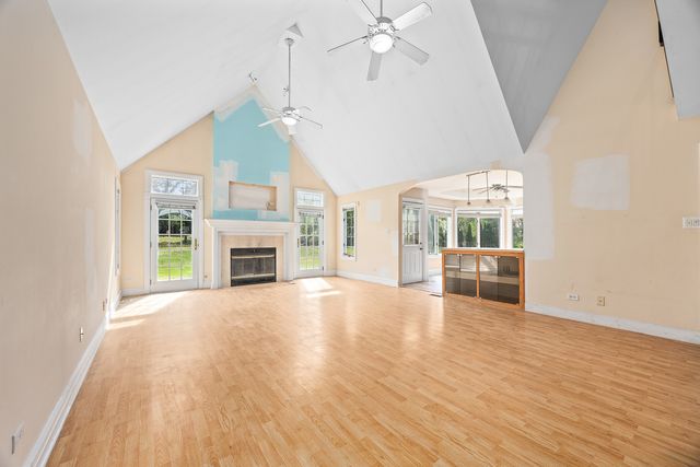 24219 S Lakeside Trail, Crete, IL 60417