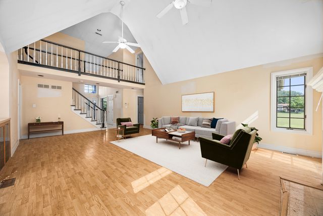 24219 S Lakeside Trail, Crete, IL 60417