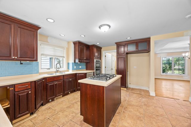 24219 S Lakeside Trail, Crete, IL 60417