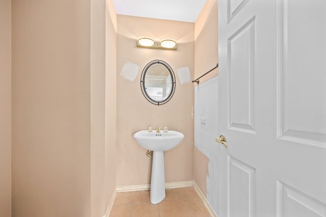 24219 S Lakeside Trail, Crete, IL 60417