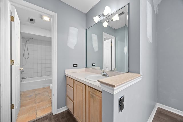 24219 S Lakeside Trail, Crete, IL 60417