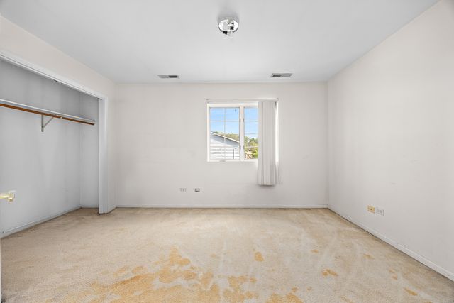 24219 S Lakeside Trail, Crete, IL 60417