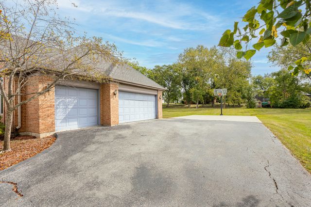 24219 S Lakeside Trail, Crete, IL 60417