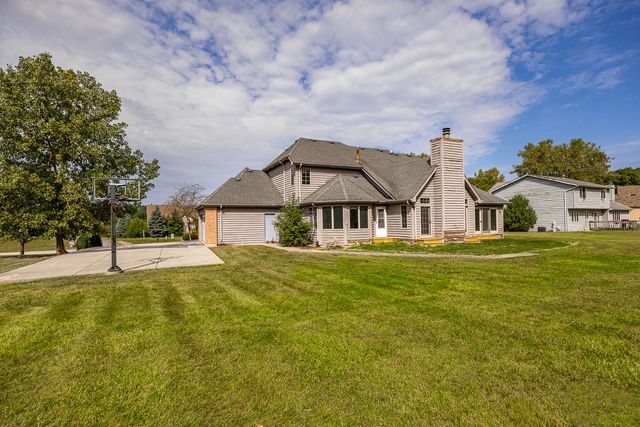 24219 S Lakeside Trail, Crete, IL 60417