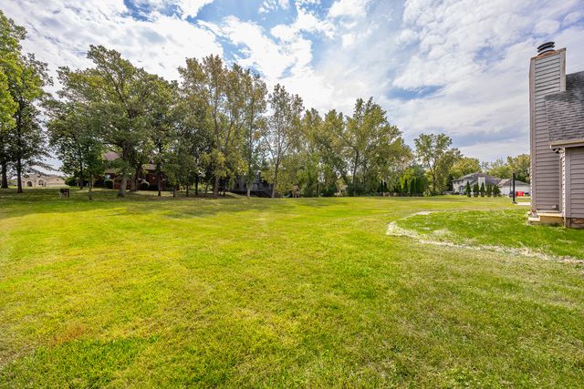 24219 S Lakeside Trail, Crete, IL 60417