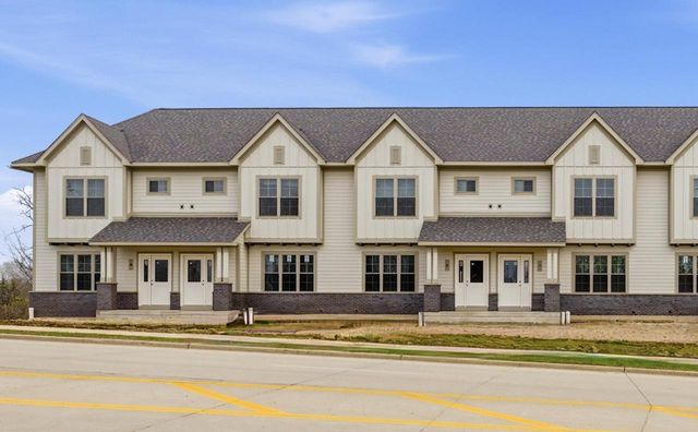 2121 Howard AVENUE, Saint Francis, WI 53235