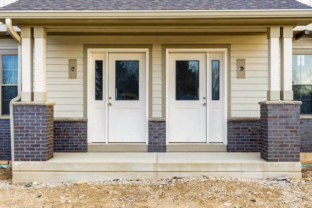 2121 Howard AVENUE, Saint Francis, WI 53235