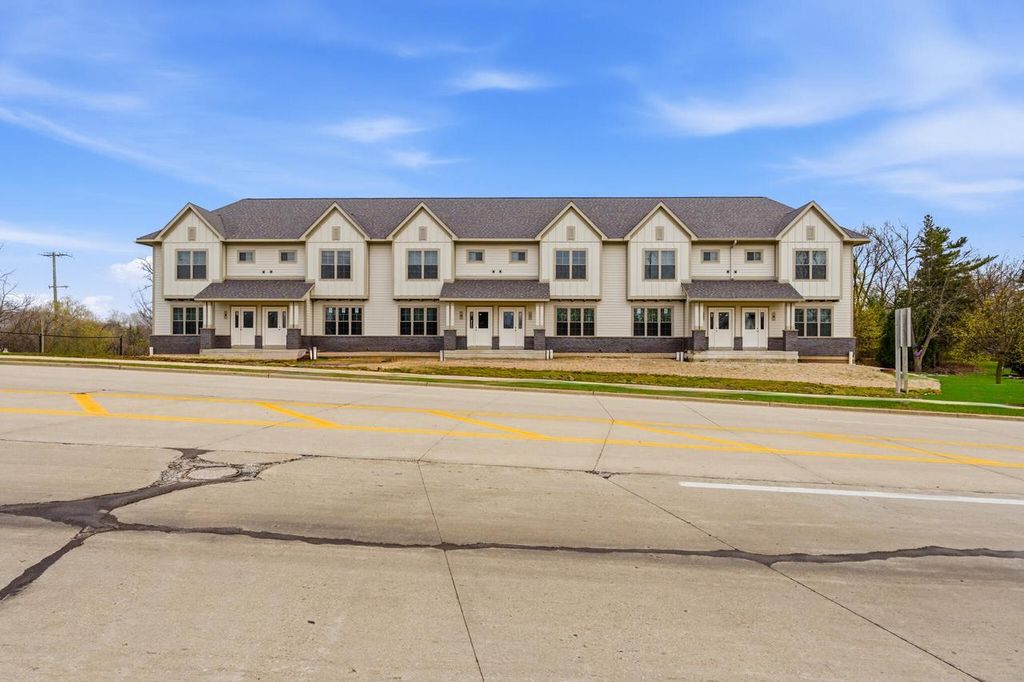 2121 Howard AVENUE, Saint Francis, WI 53235