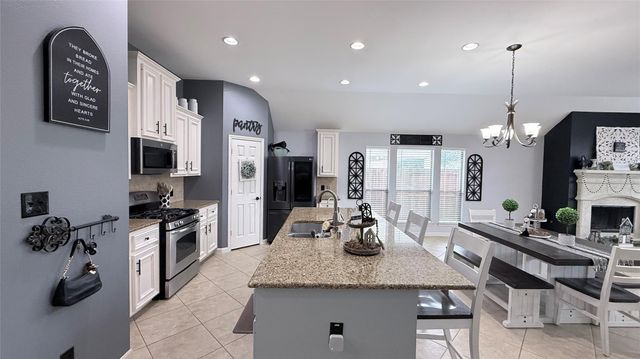 3201 Rock Brook Falls Lane, League City, TX 77573