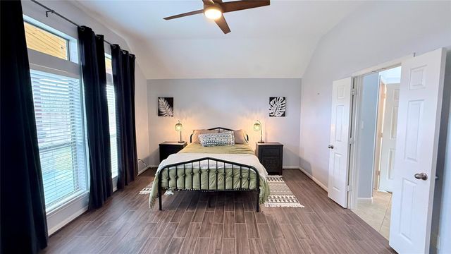 3201 Rock Brook Falls Lane, League City, TX 77573