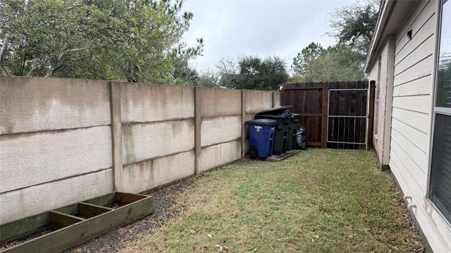 3201 Rock Brook Falls Lane, League City, TX 77573