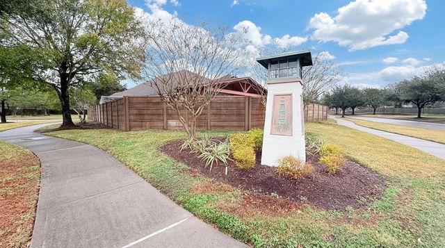 3201 Rock Brook Falls Lane, League City, TX 77573