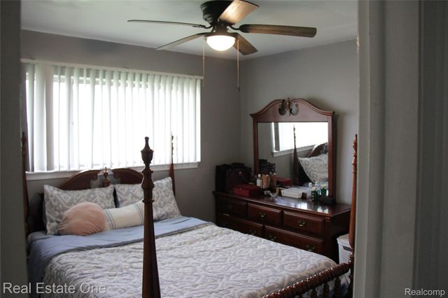 28051 Stuart Avenue, Southfield, MI 48076