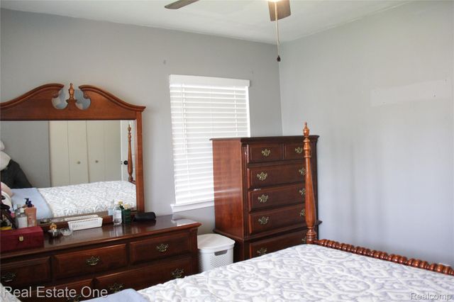 28051 Stuart Avenue, Southfield, MI 48076