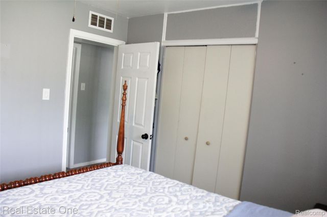 28051 Stuart Avenue, Southfield, MI 48076