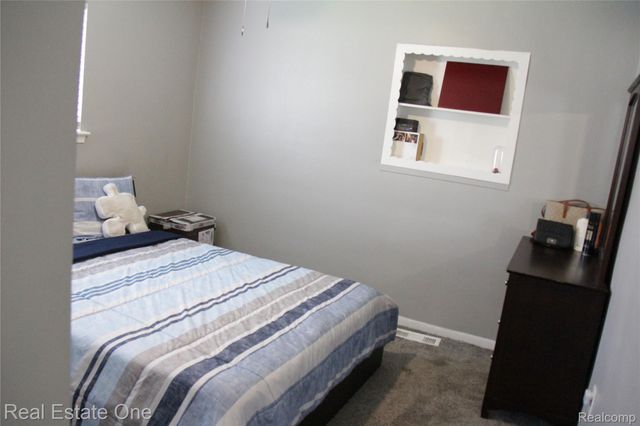 28051 Stuart Avenue, Southfield, MI 48076