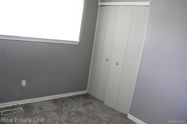 28051 Stuart Avenue, Southfield, MI 48076