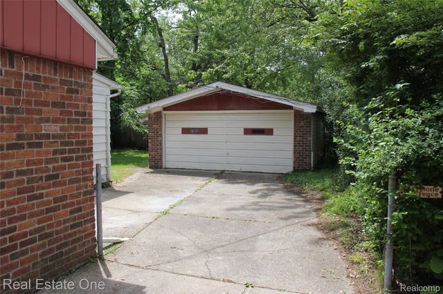 28051 Stuart Avenue, Southfield, MI 48076