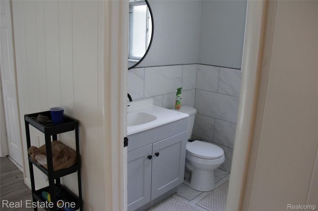 28051 Stuart Avenue, Southfield, MI 48076