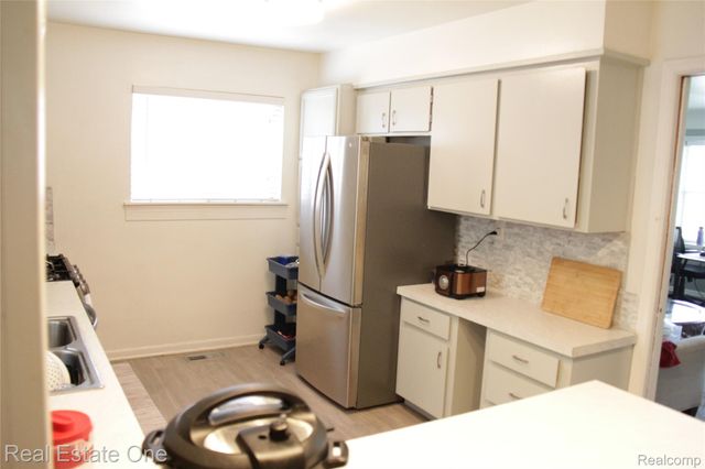 28051 Stuart Avenue, Southfield, MI 48076
