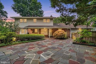 100 SHELBOURNE DR, York, PA 17403