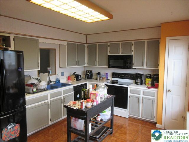 1289 Forest Road, Whitehall Twp, PA 18052