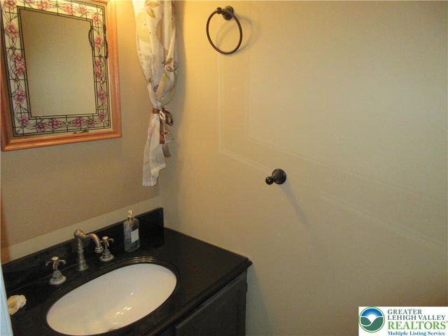 1289 Forest Road, Whitehall Twp, PA 18052