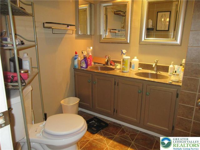 1289 Forest Road, Whitehall Twp, PA 18052