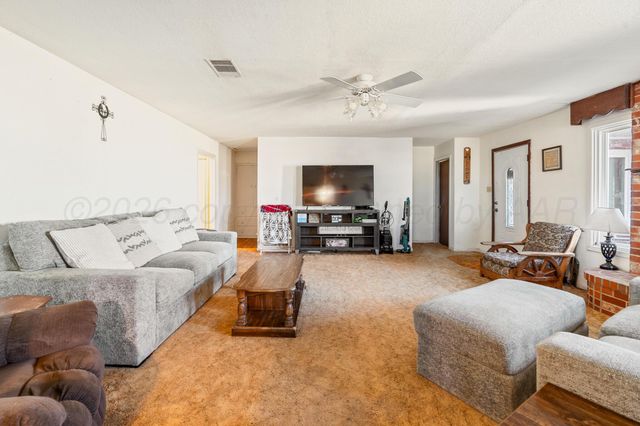 1790 FM 145, Hart, TX 79043