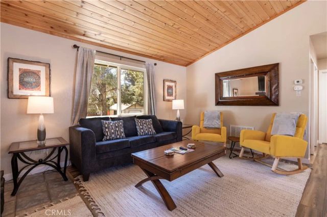 196 Sunset Lane, Sugarloaf, CA 92386