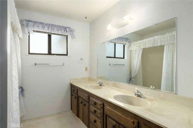 6697 N Teilman, Fresno, CA 93711