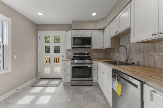 24601 Carlysle Street, Dearborn, MI 48124