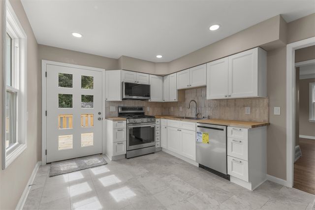 24601 Carlysle Street, Dearborn, MI 48124