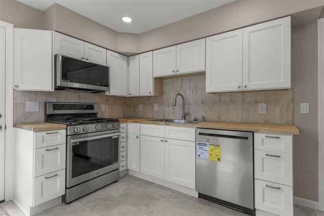 24601 Carlysle Street, Dearborn, MI 48124
