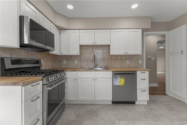 24601 Carlysle Street, Dearborn, MI 48124