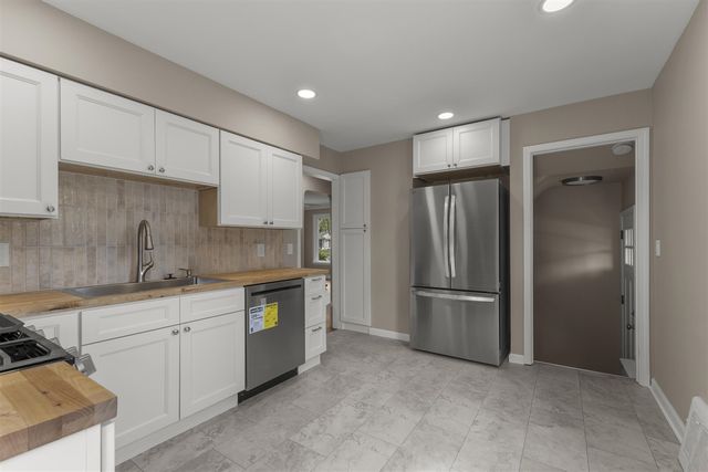 24601 Carlysle Street, Dearborn, MI 48124