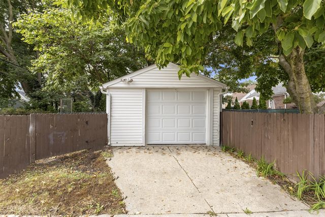24601 Carlysle Street, Dearborn, MI 48124