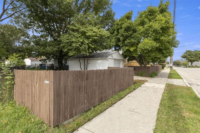 24601 Carlysle Street, Dearborn, MI 48124