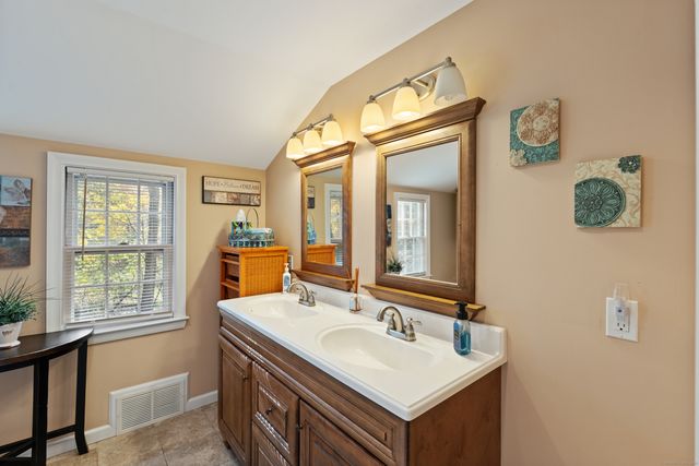 89 Goodrich Road, Glastonbury, CT 06033