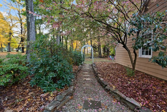 89 Goodrich Road, Glastonbury, CT 06033