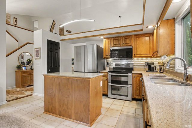 17991 Sable Ridge Drive, South Bend, IN 46635