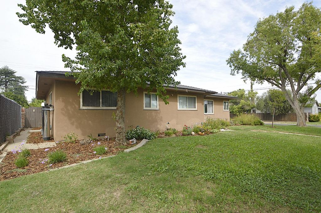 Image 2 of property listing at 1708 W Andrews Avenue, Fresno, CA 93705
