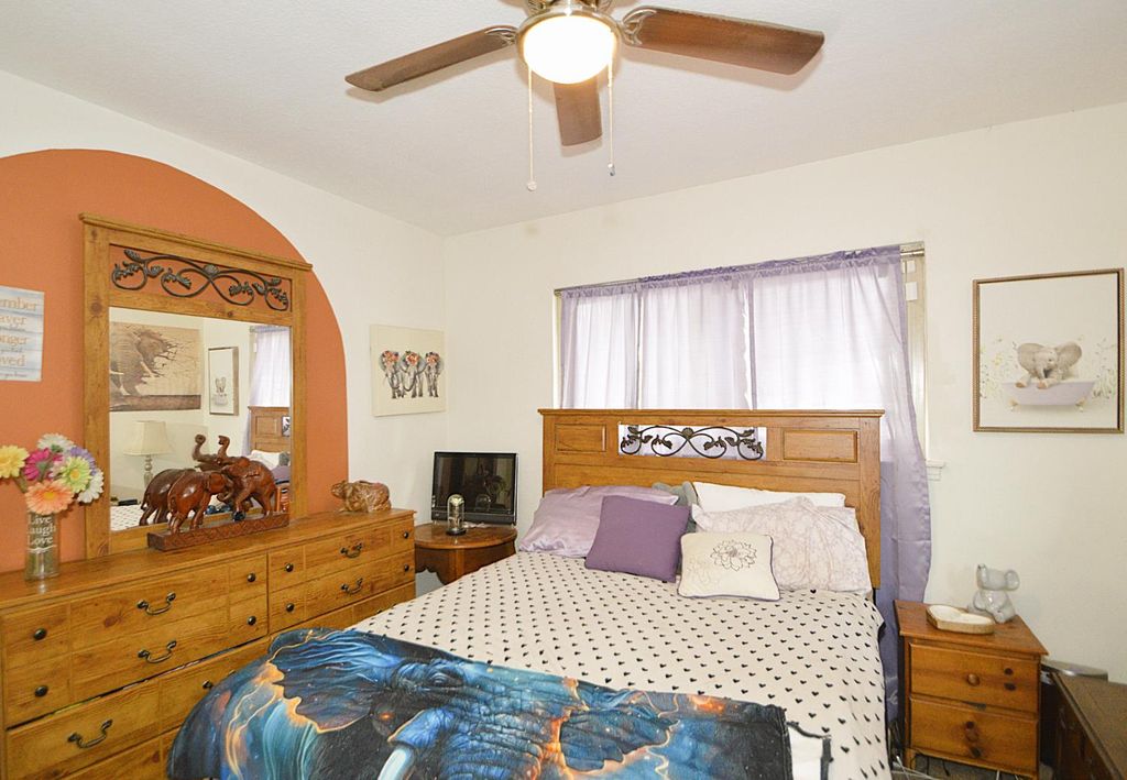 Image 20 of property listing at 1708 W Andrews Avenue, Fresno, CA 93705