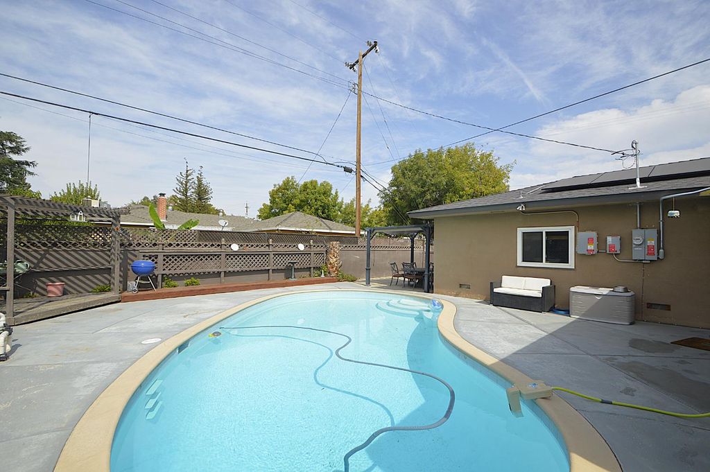 Image 26 of property listing at 1708 W Andrews Avenue, Fresno, CA 93705