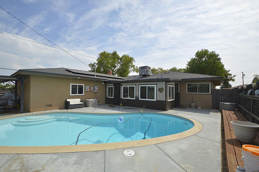 Image 28 of property listing at 1708 W Andrews Avenue, Fresno, CA 93705